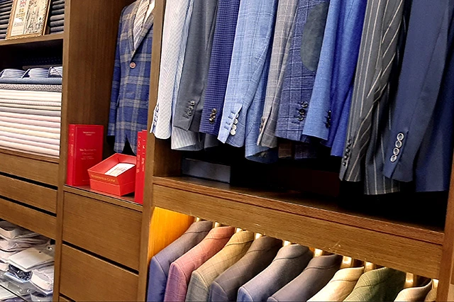 力群西服店面